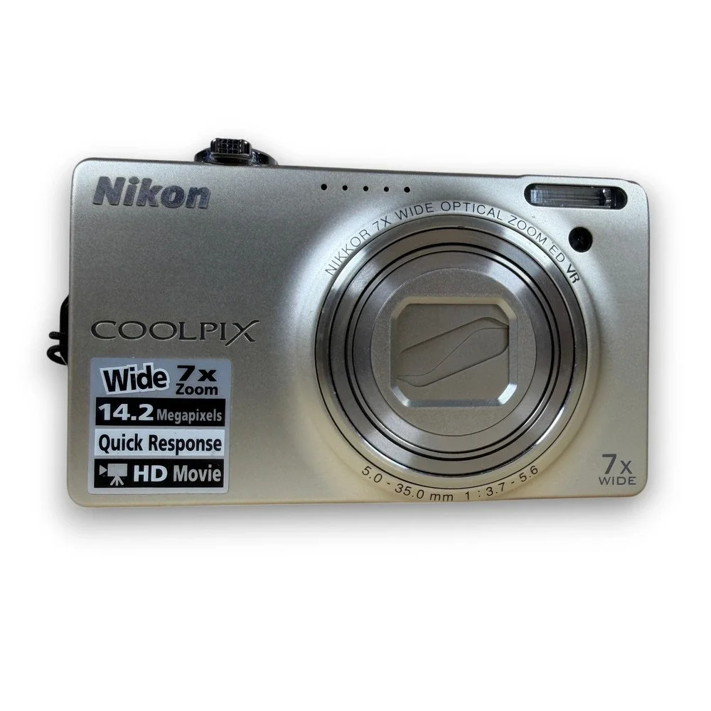 Nikon Coolpix S6000 14.2MP Digital Camera Bundle Silver w/Charger + Battery‎ EUC